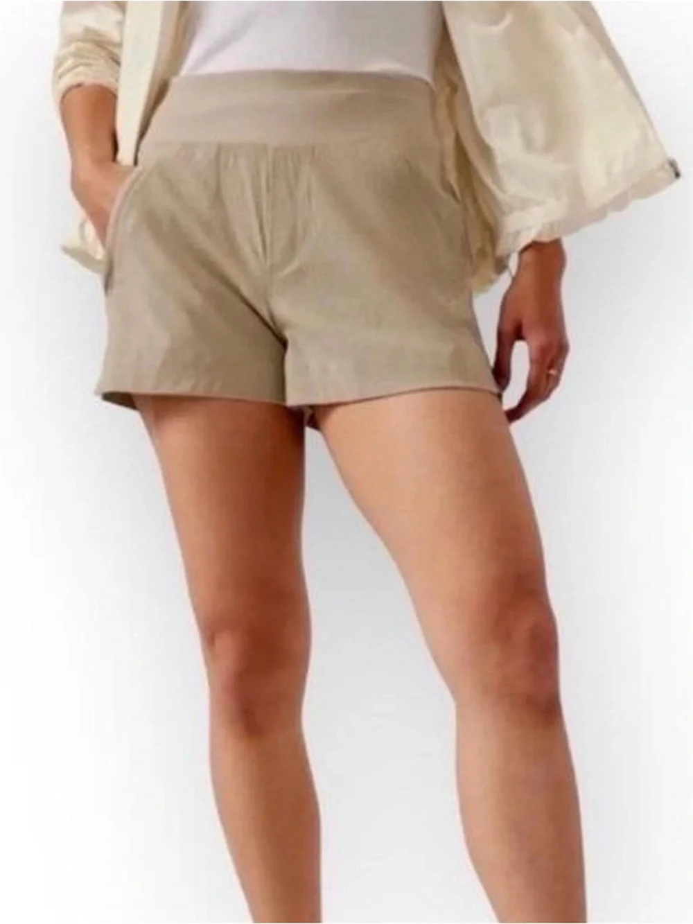 Athleta Trekkie North 3.5” Shorts Khaki Zip Pockets Pull On Granola Women’s 6